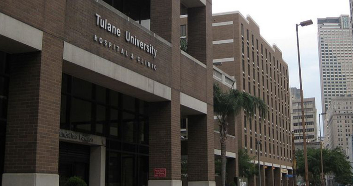 杜兰大学知名校友走过的毕业典礼- 未来与你如影随形