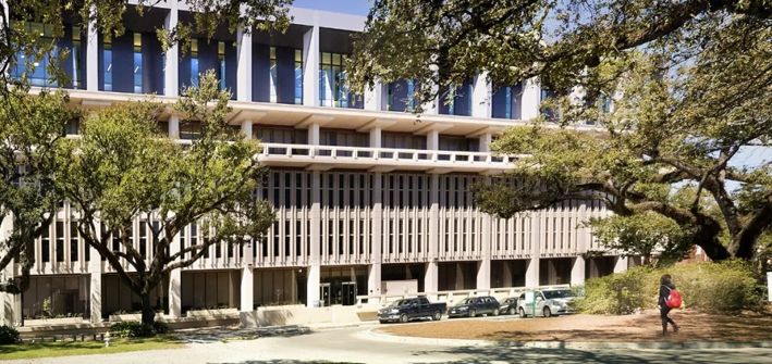 美国杜兰大学是公立学校还是私立学校？国外公立和私立学校存在哪些不同？